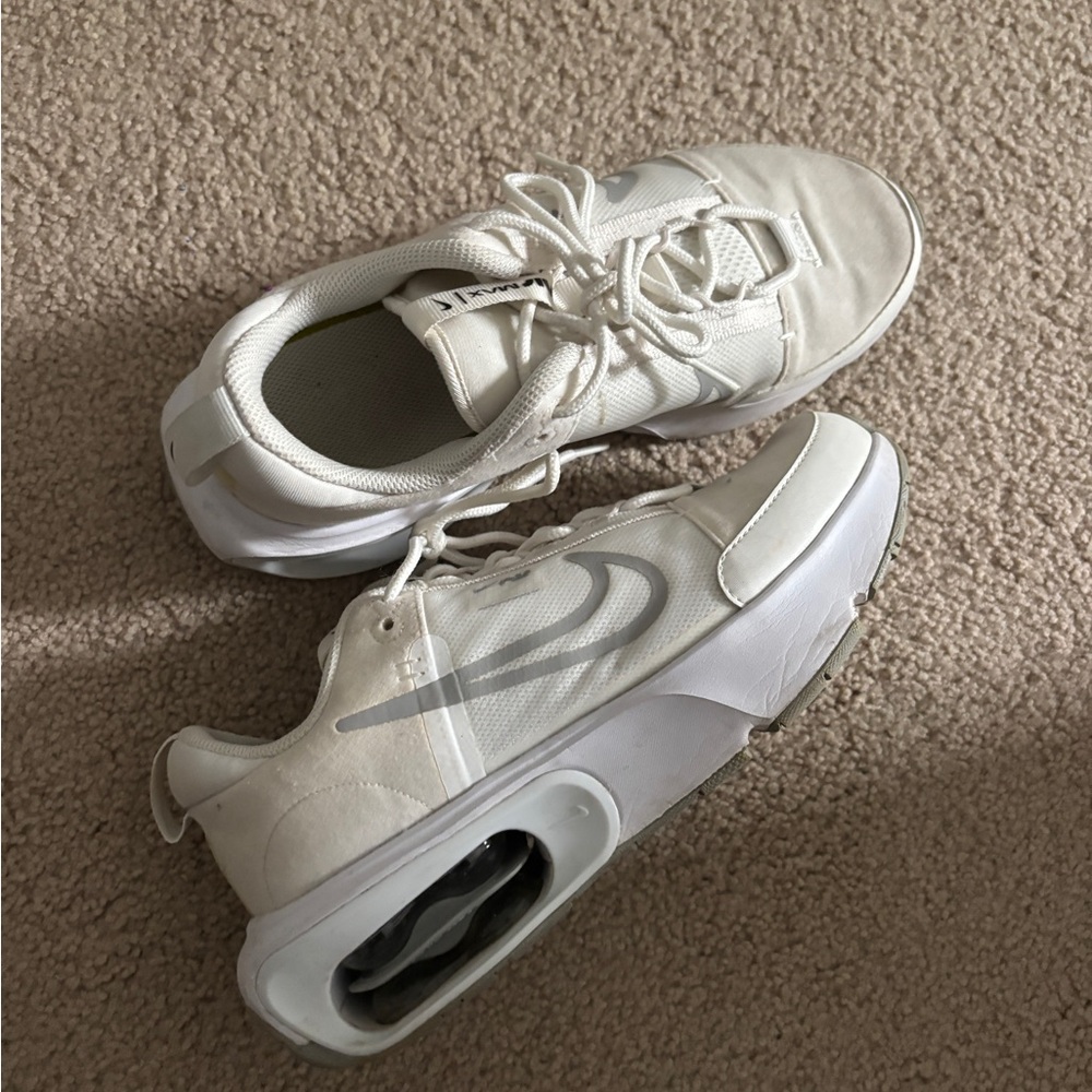 White Nike Air Max